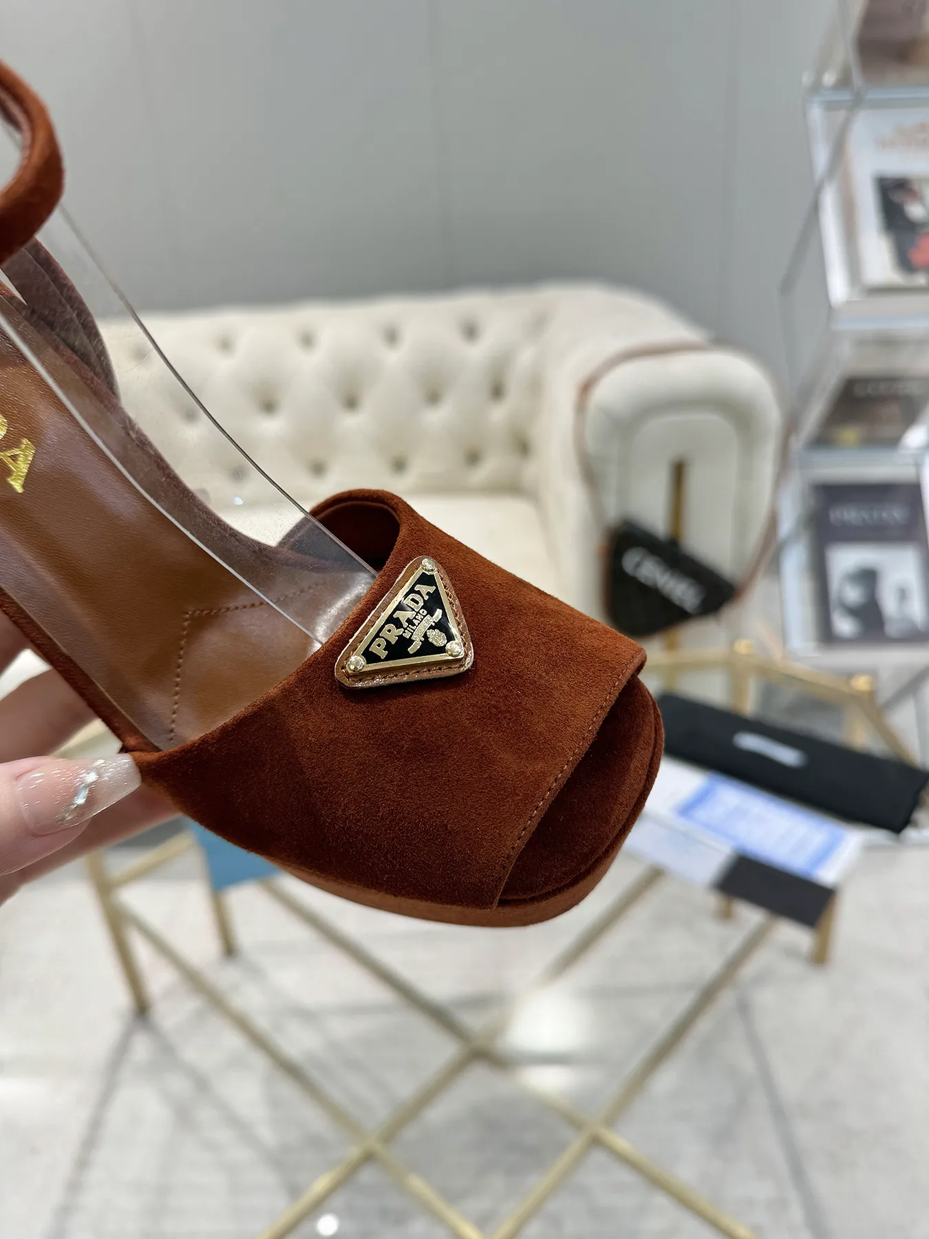 👟👟Ex-factory price 600👟👟 (imitation leather bottom-20) New arrival 👉Ready stock👈Remove the original board and make a 1:1 replica‼ ️The highest version ✅ Prada's early spring catwalk hot style 😘The latest spring style Thick heel square toe water platform series (genuine leather outsole) (simulated leather sole) A must-have for goddesses, super beautiful on the feet 👉The upper is made of imported original sheep leather, soft and textured, lining + foot pads, imported sheepskin lining, breathable and comfortable, private model water platform, heel, water platform 4M, heel height 13M Code number 35M-39M (34 40 41 42 43 is custom-made and cannot be returned or exchanged)